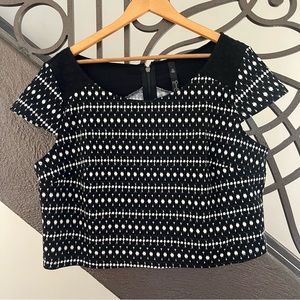 Jessica Simpson Patterned Cropped Textured and Structured Blouse w/ Back Zipper